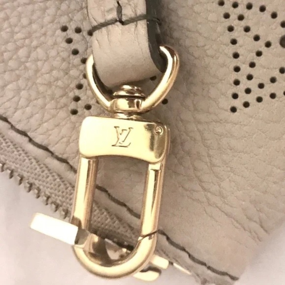Louis Vuitton Selene Pouch Mahina Beige - Picture 8 of 8